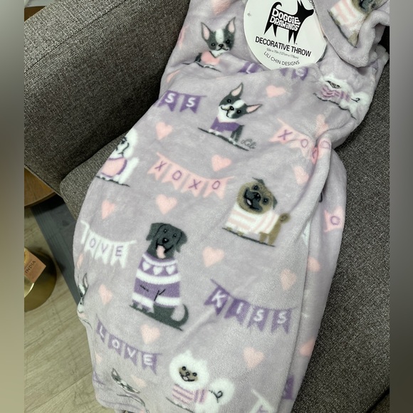 Valentine Dogs Lavender Plush Throw blanket Frenchies Poodles Pugs Lab 50x70 NWT - Picture 4 of 4
